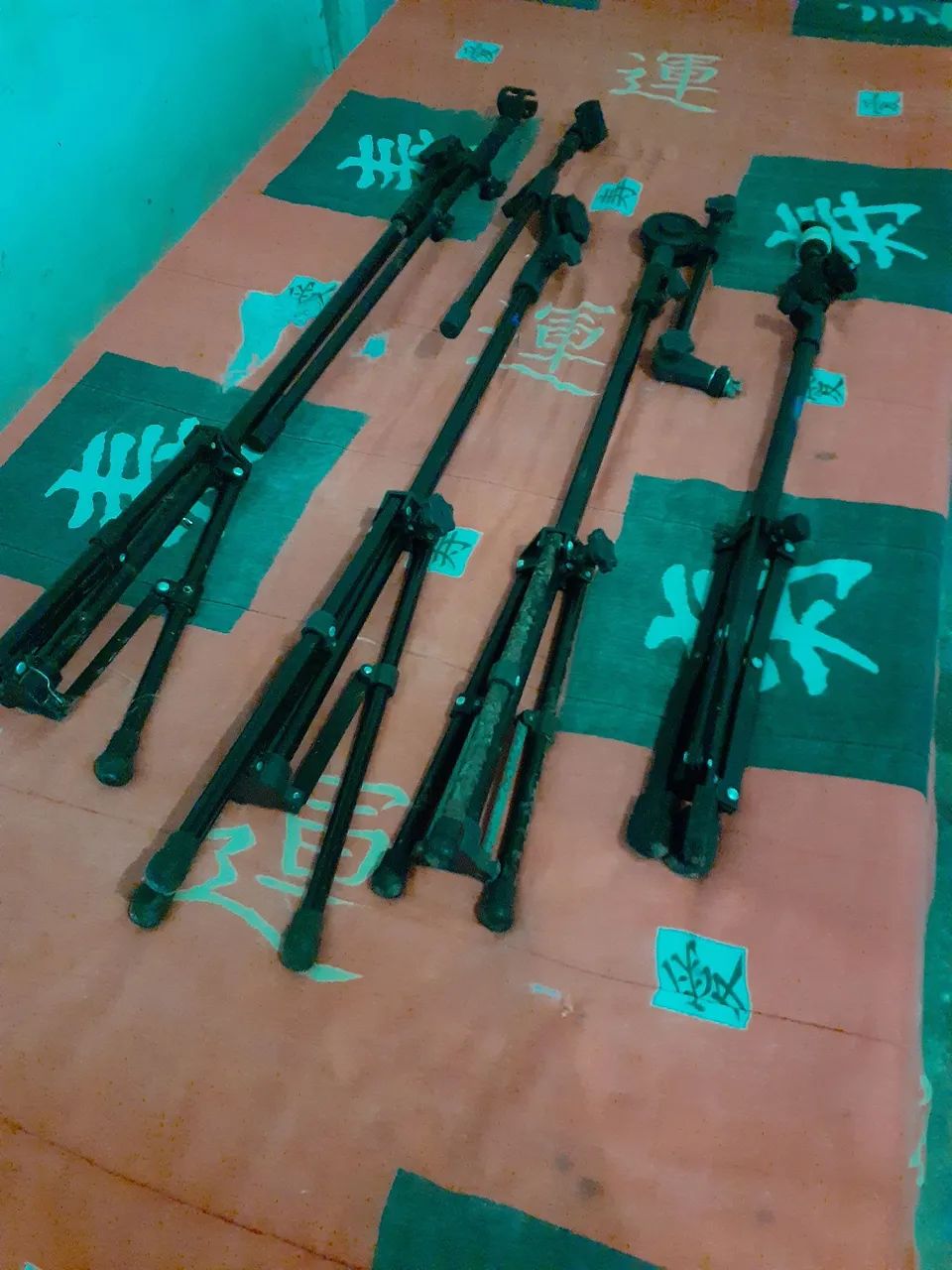 PEDESTAIS DE MICROFONE E DE PRATO DE BATERIA R$ 60 CADA  - Foto 2