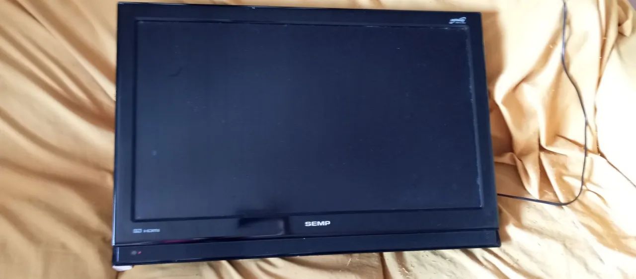 TV Semp 32" LCD HDMI Completa com controle.