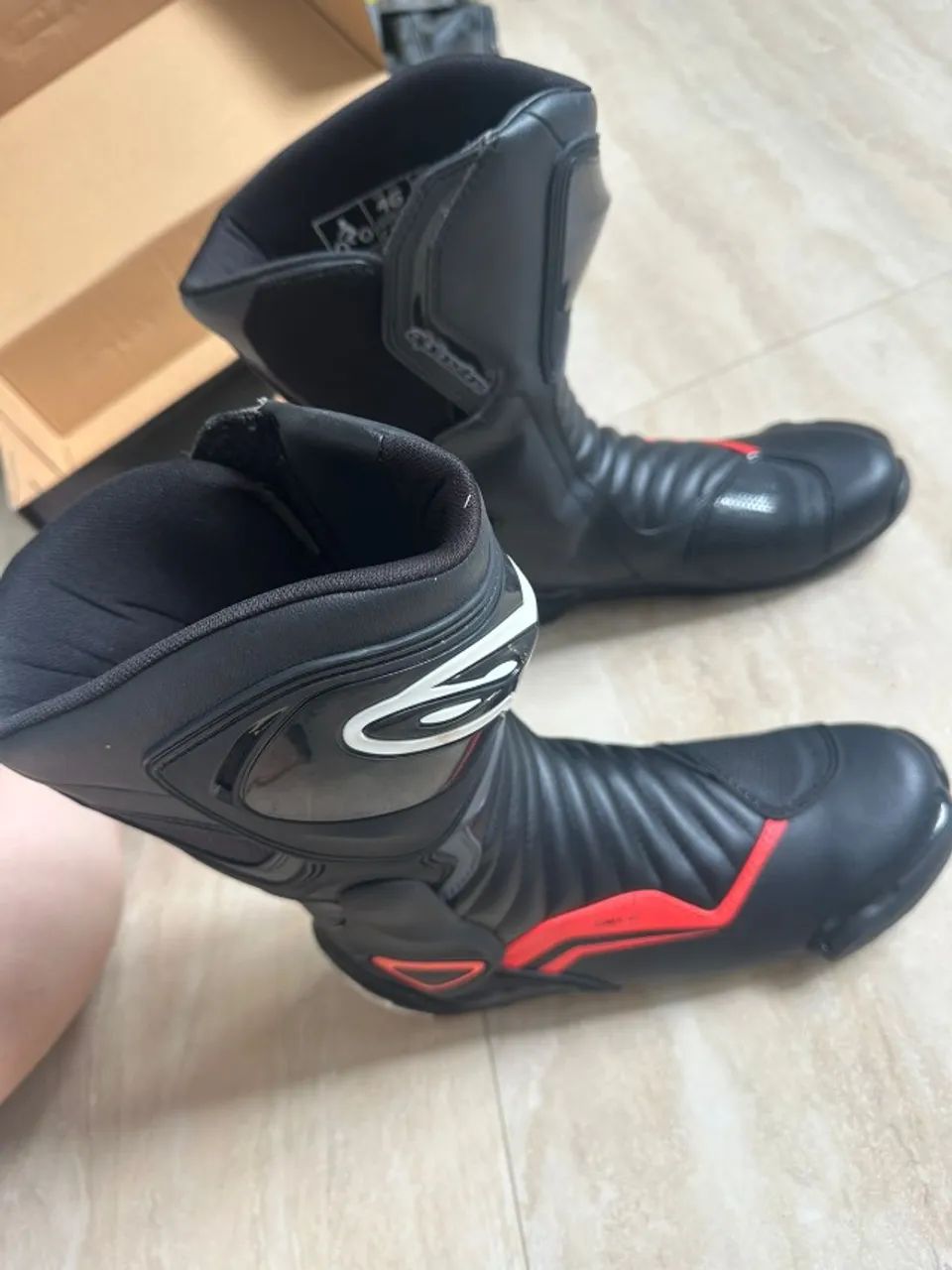 Bota Alpinestars SMX-6 V2 (colorway preto/vermelho fluo), Tamanho