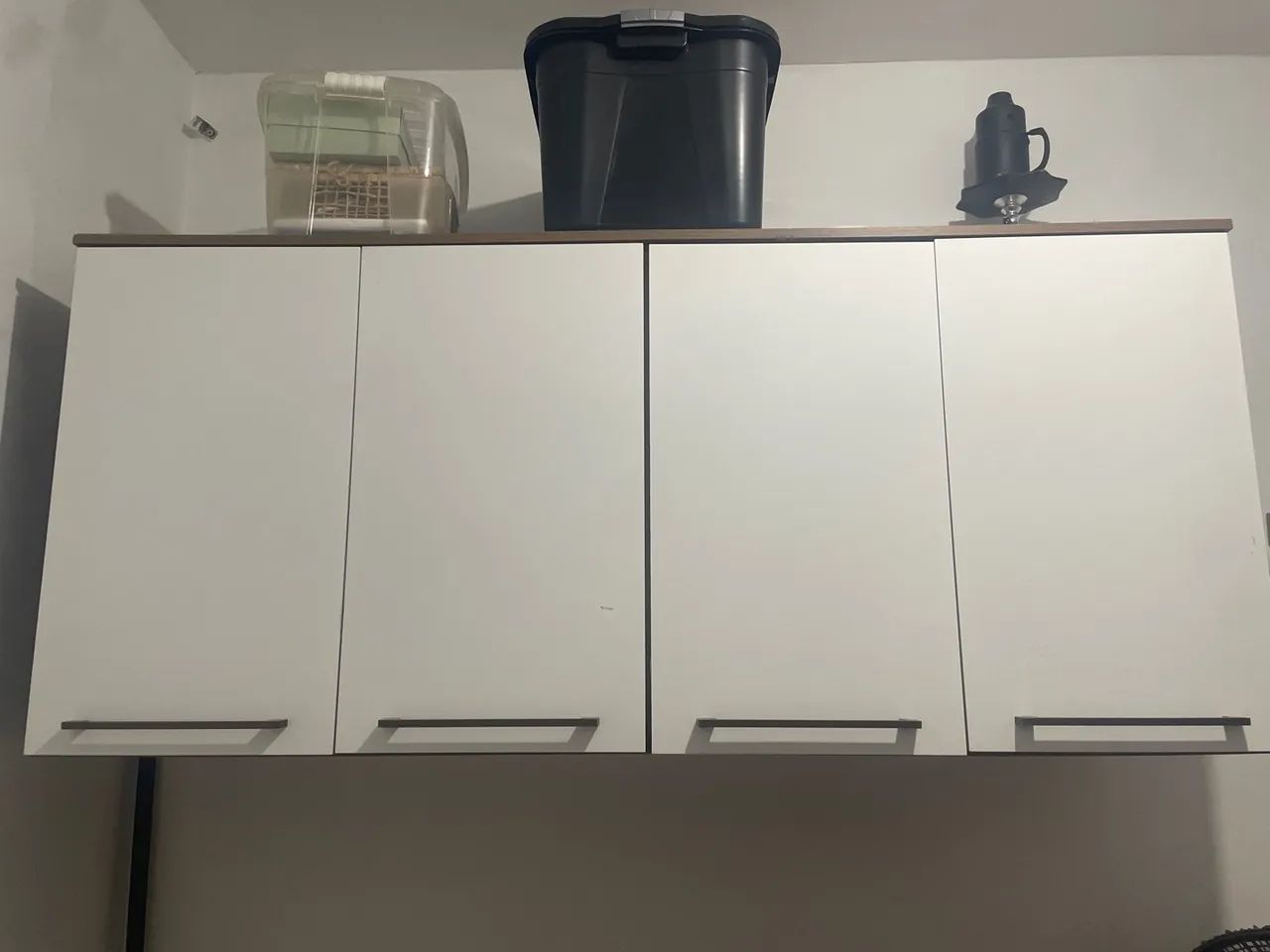Armário multiuso branco e marrom com 4 portas  - Foto 2