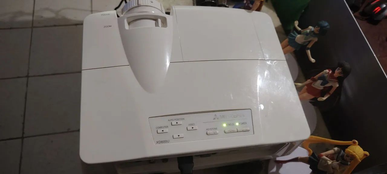 Projetor Mitsubishi 4500 ansi lummes + tela de 75 polegadas (em pleno uso)  - Foto 3
