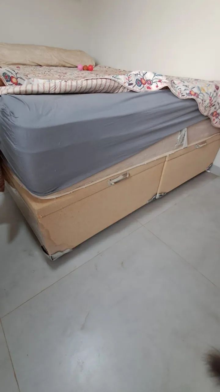 Cama queen com box bau