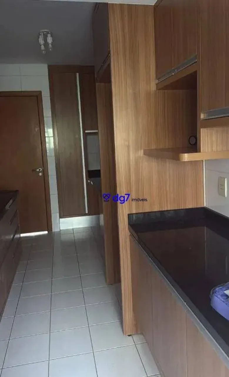 Bairro tranquilo e rua arborizada - Seu novo lar com cozinha planejada! - Foto 2
