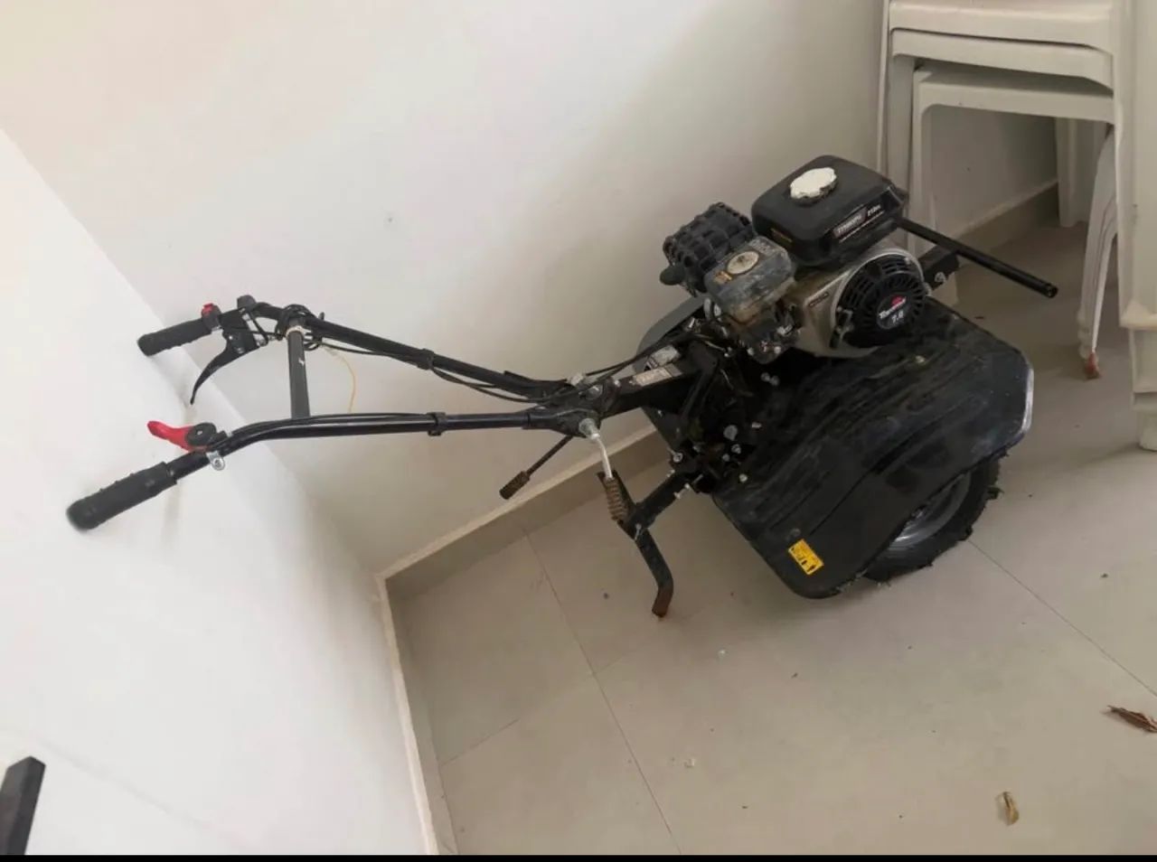 Vende-se tratorito 