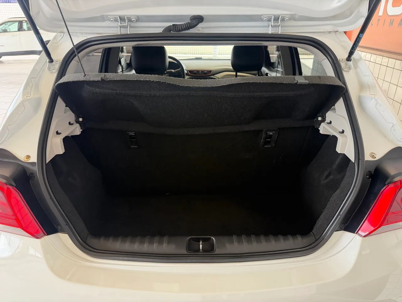 Chevrolet Onix Hatch Effect 1.4 8V Flex Mec. 4P 2019 - Foto 2