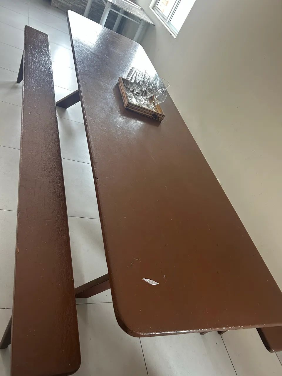 Mesa com bancos de madeira maciça  - Foto 2