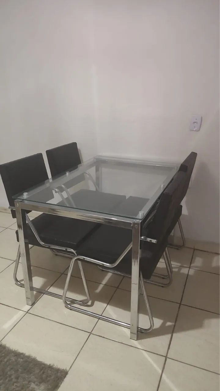 MESA 4 cadeiras tampa de vidro 