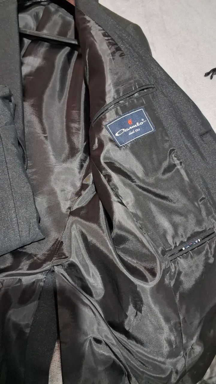 Terno Camelo preto tamanho 50 usado - Foto 5