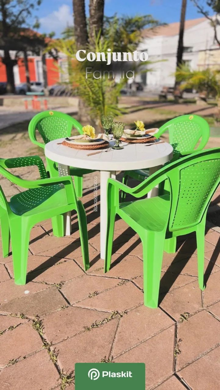 Conjunto-mesa redonda com 4 poltronas 