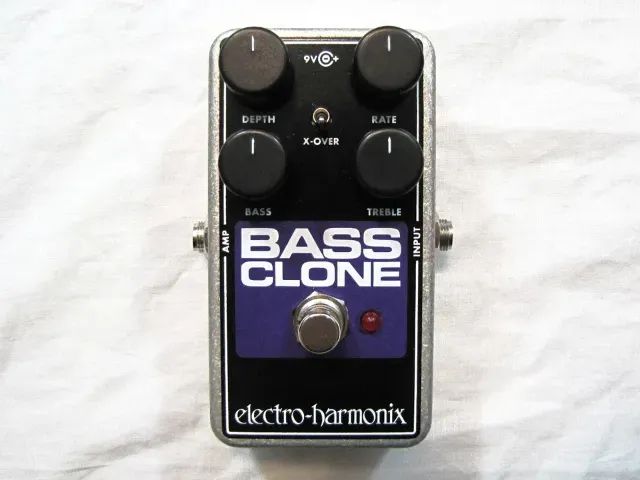 Electro-Harmonix Bass Clone - Pedal Chorus para Contrabaixo