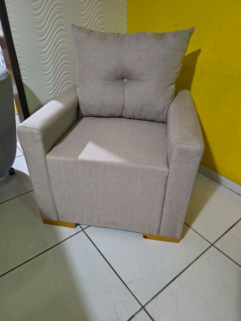 Poltrona decorativa em linho