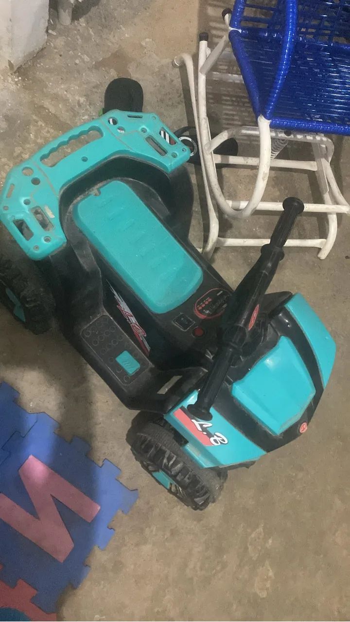 Quadriciclos infantil elétrico