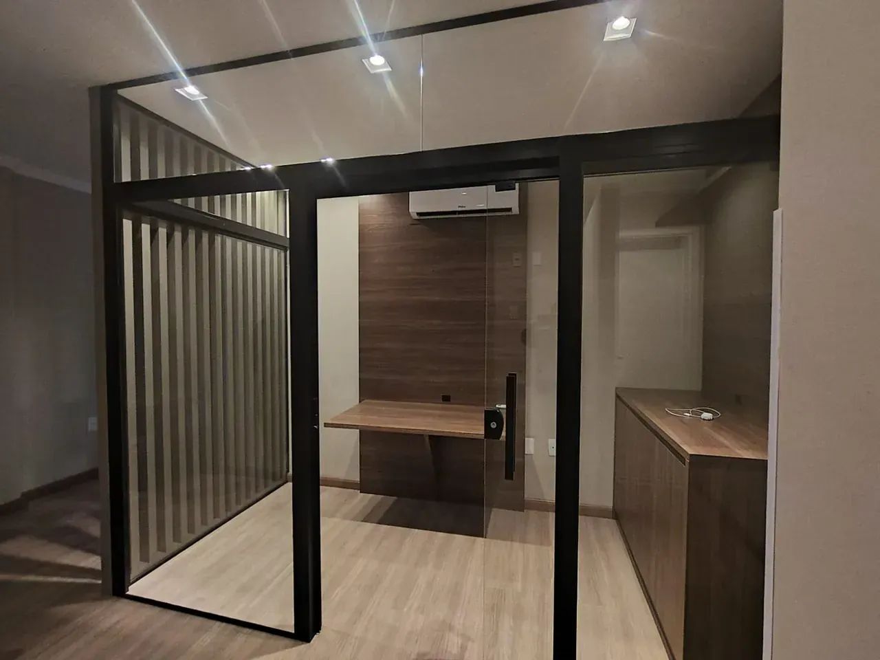 Sal comercial para aluguel e venda mobiliada com 43 m em Agronômica - Florianópolis - SC