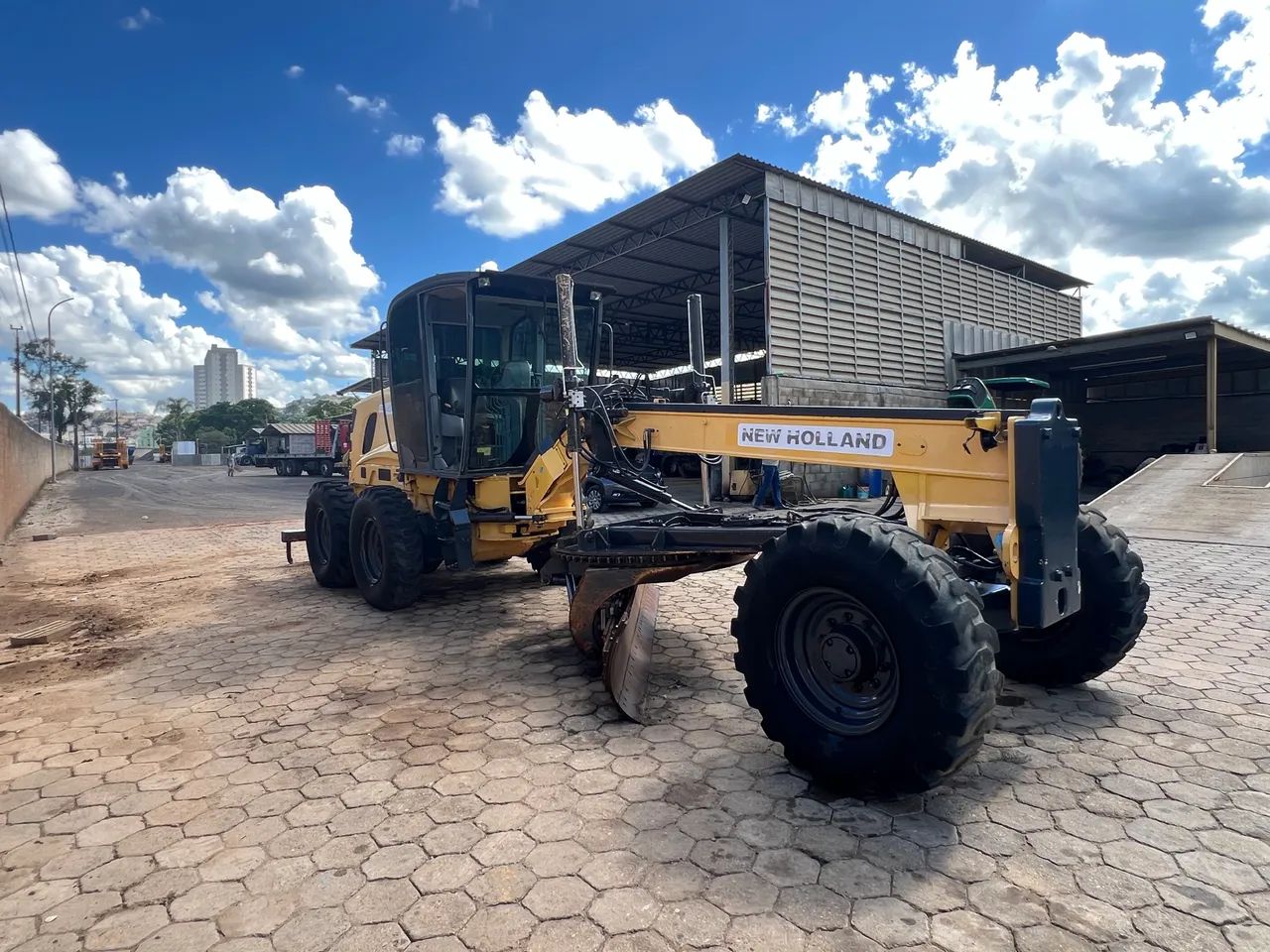 MOTONIVELADORA NEW HOLLAND RG140B - 2011 - Foto 4