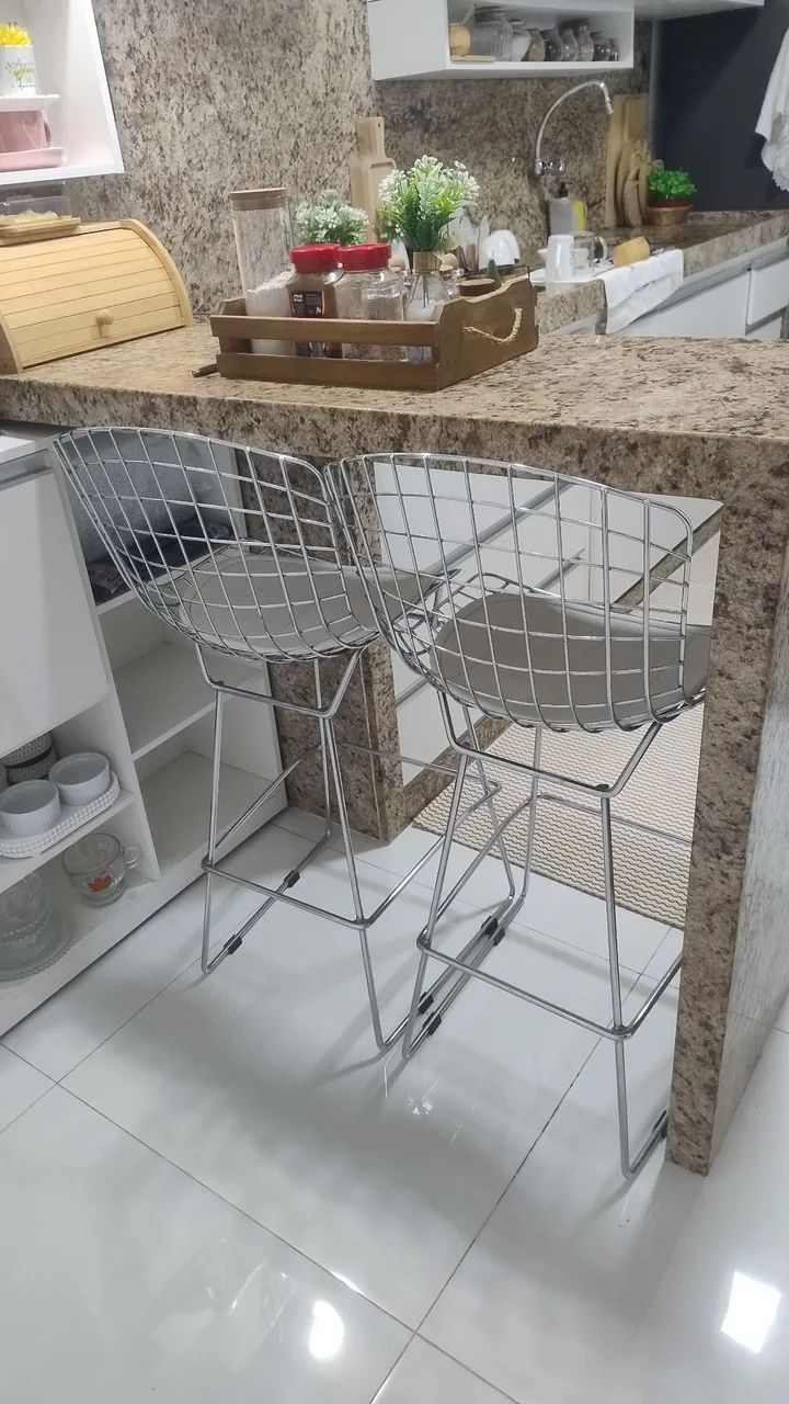 2 banquetas alta lindas e pouco usada  - Foto 2