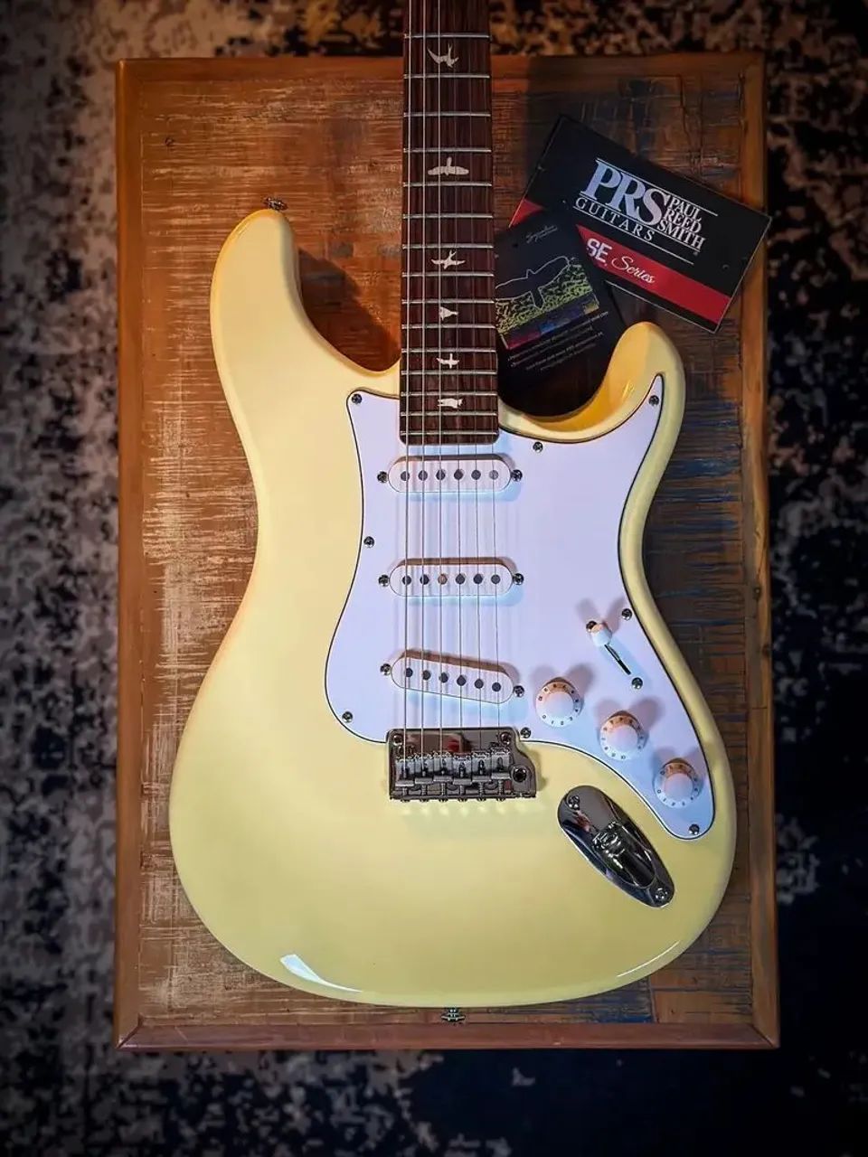 Guitarra PRS SE SILVER SKY NOVA. 