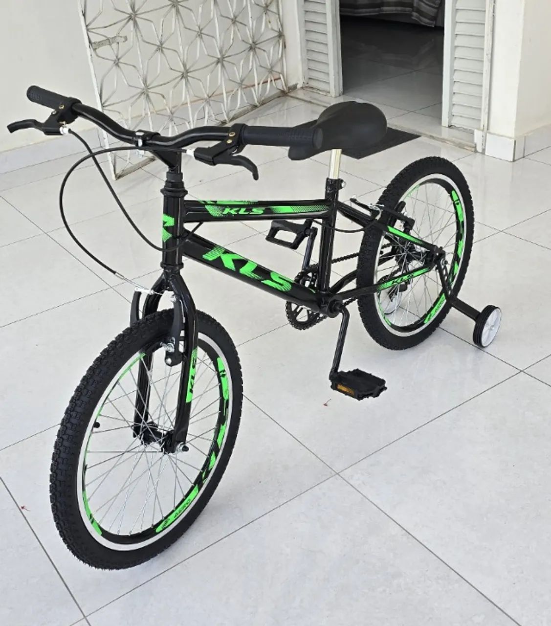 Bicicleta aro 20 KLS (Acompanha as rodinhas) - Nova