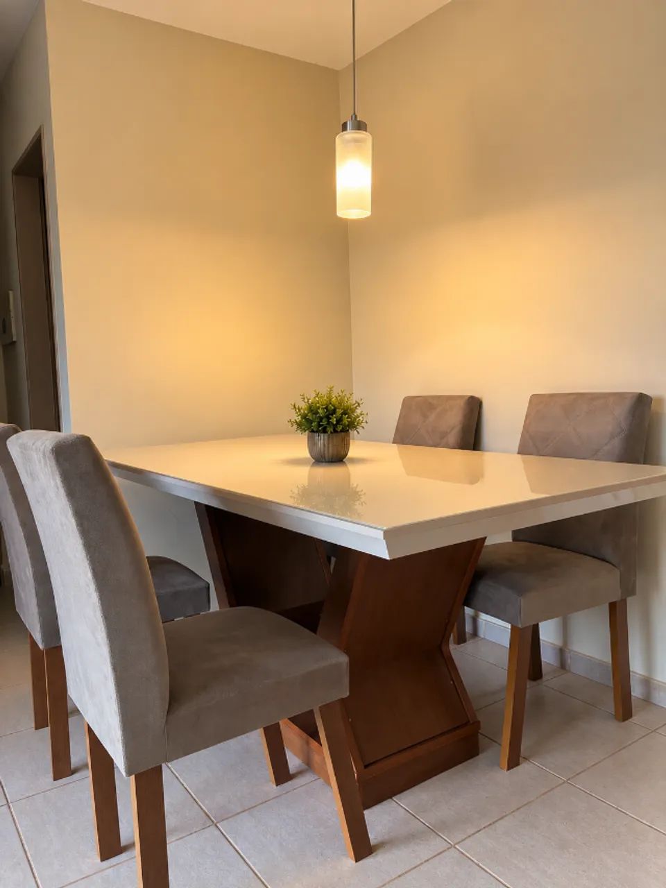 Mesa Alvorada 180 Tp Mdf Vidro com 4 Cadeiras