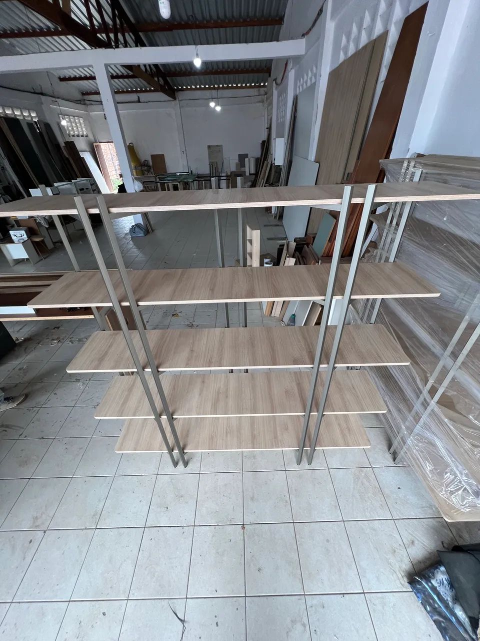 Prateleira alumínio e MDF - Foto 2