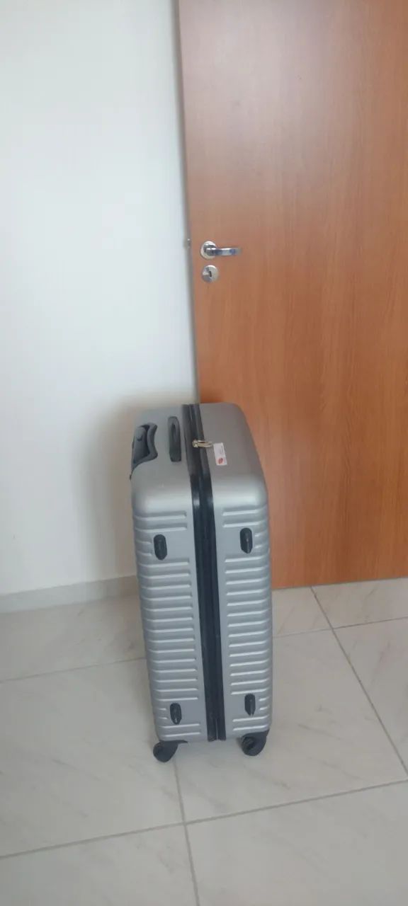 Mala de viagem em perfeito estado 