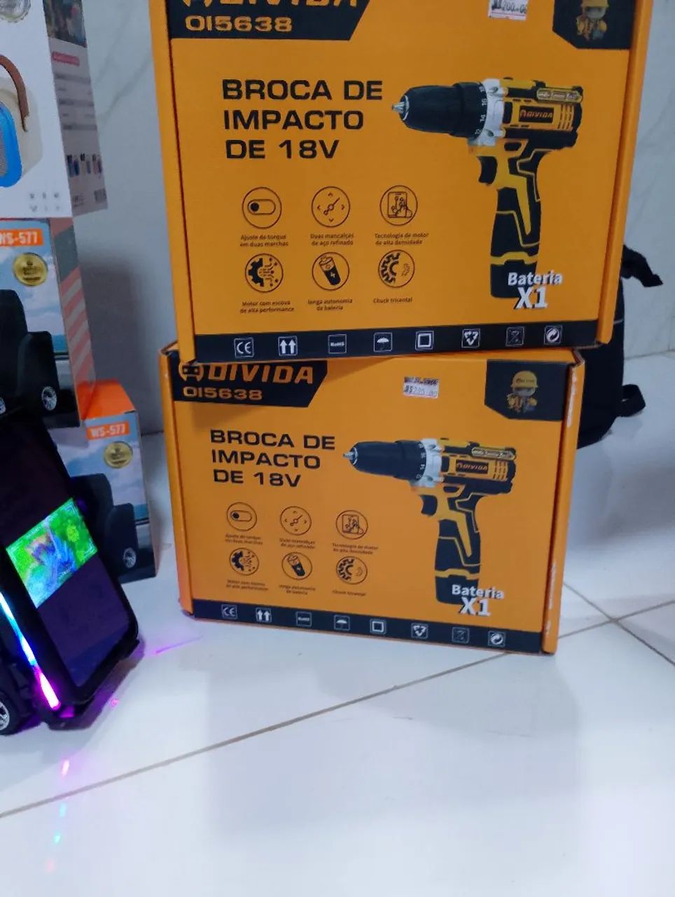 Vendo parafusadeira a bateria 18v - Foto 2