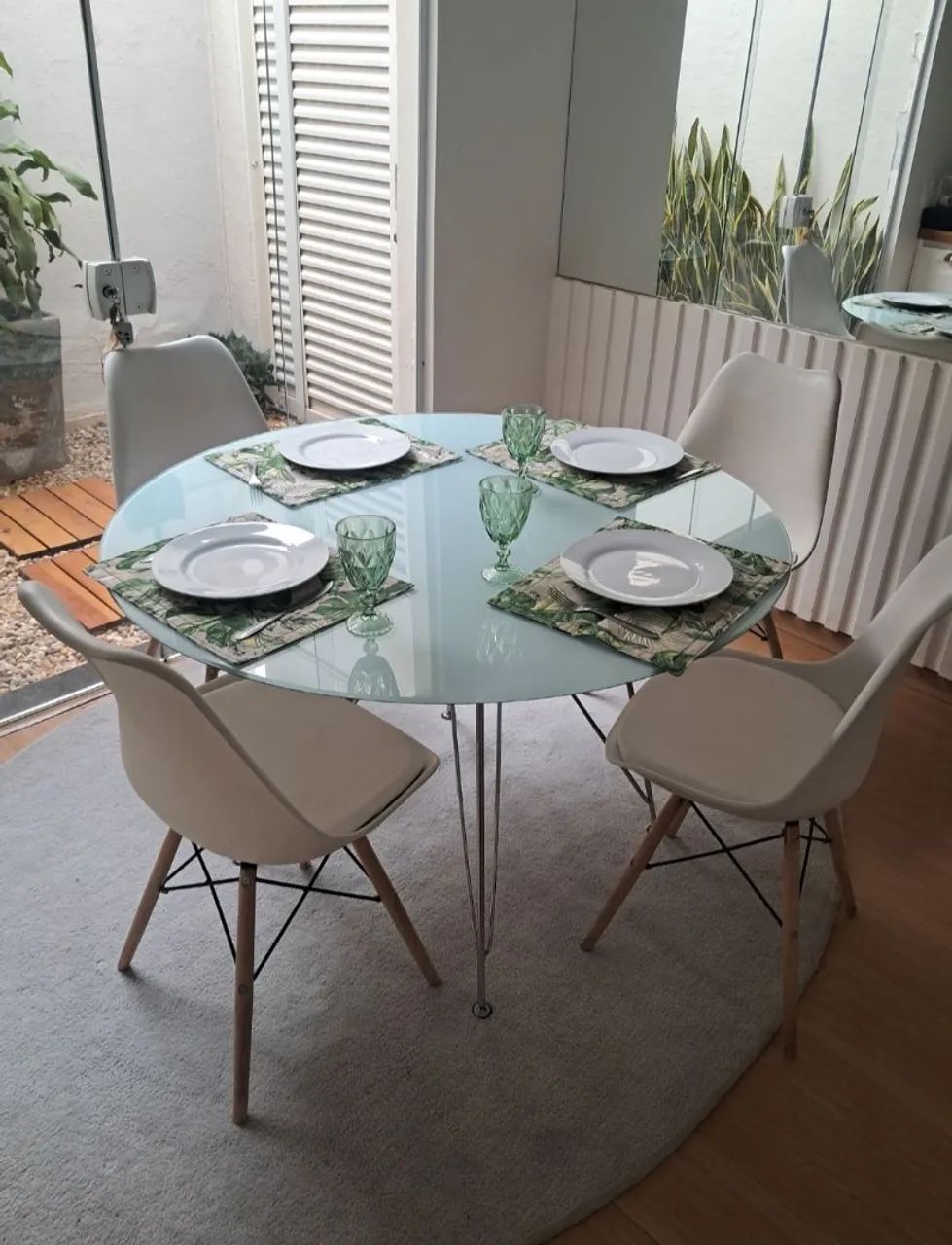 Vendo mesa da tokstok, as cadeiras irão junto - Foto 2