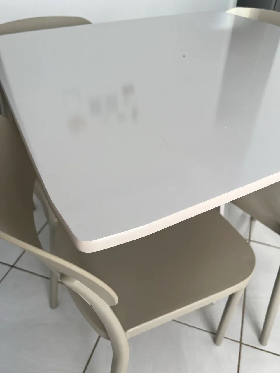 Mesa 4 cadeiras bege - Foto 4