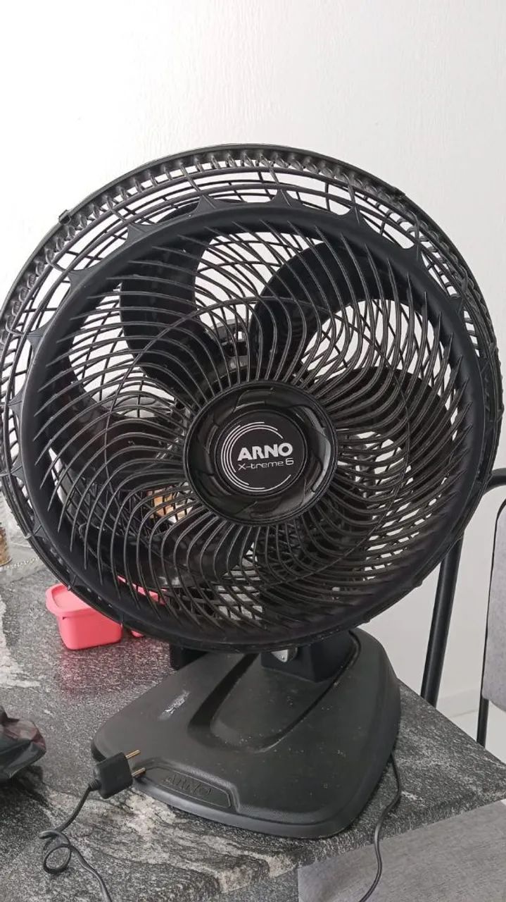 Ventilador ARNO semi novo