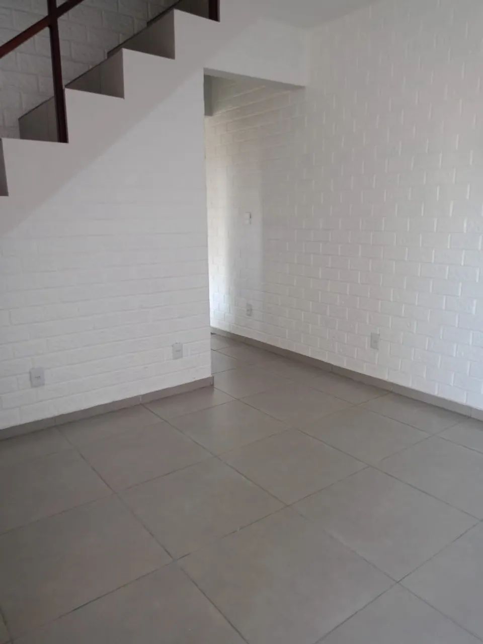 ALUGO CASA RECÉM REFORMADA NO FONSECA - Foto 3