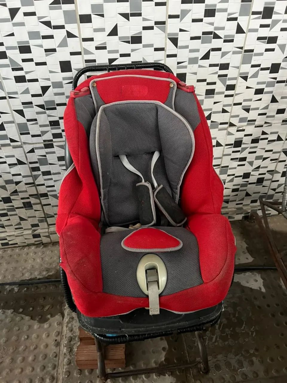 Cadeira e bebê conforto 