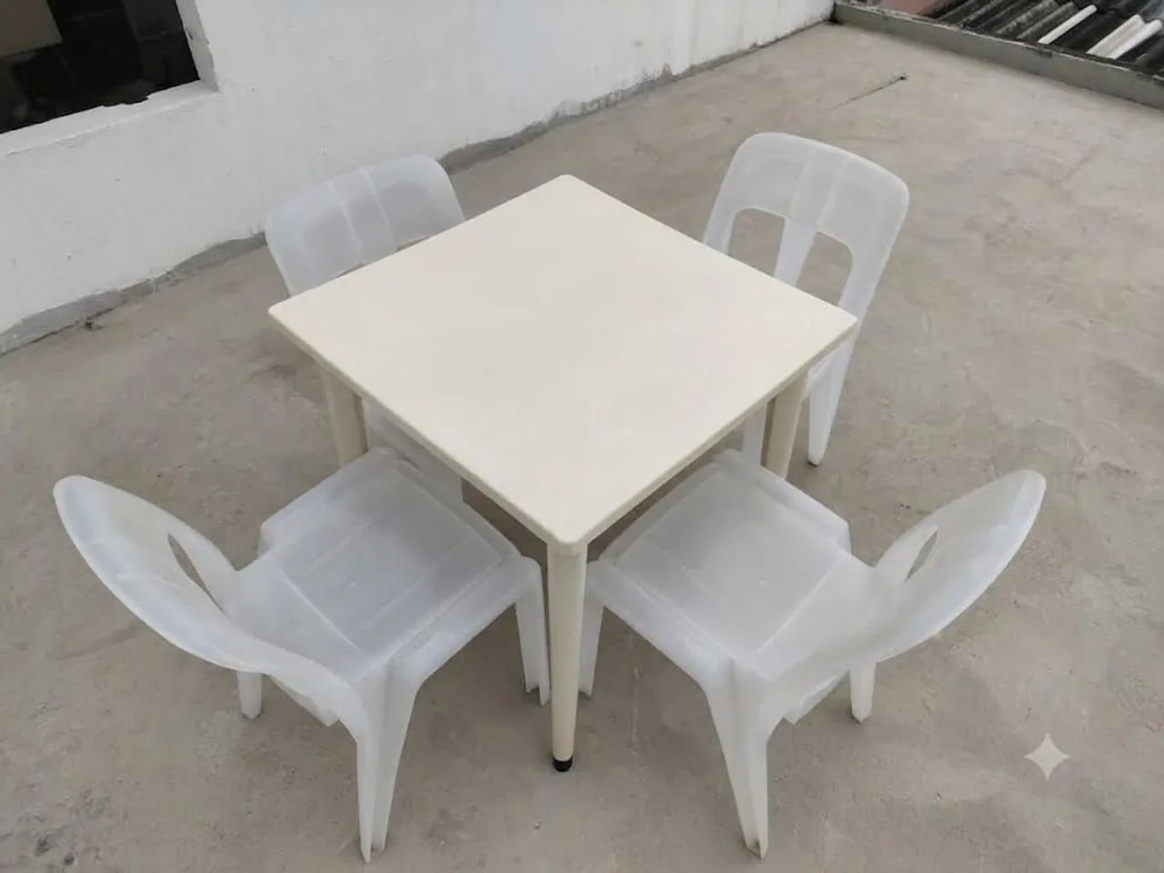 Mesa com 4 cadeiras plastico - Foto 3