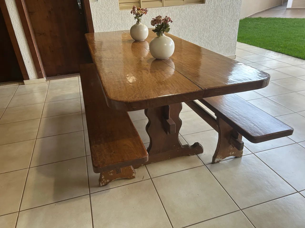 Mesa madeira maciça - 2 bancos - Foto 4