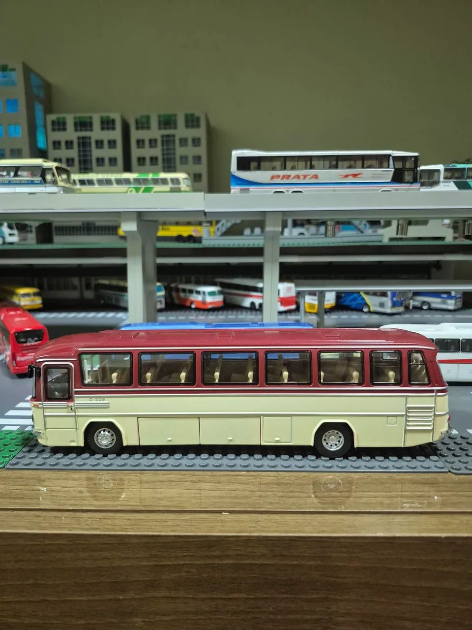 MINIATURA DE ÔNIBUS MERCEDES BENZ O- 302 MODELO ALEMÃ 