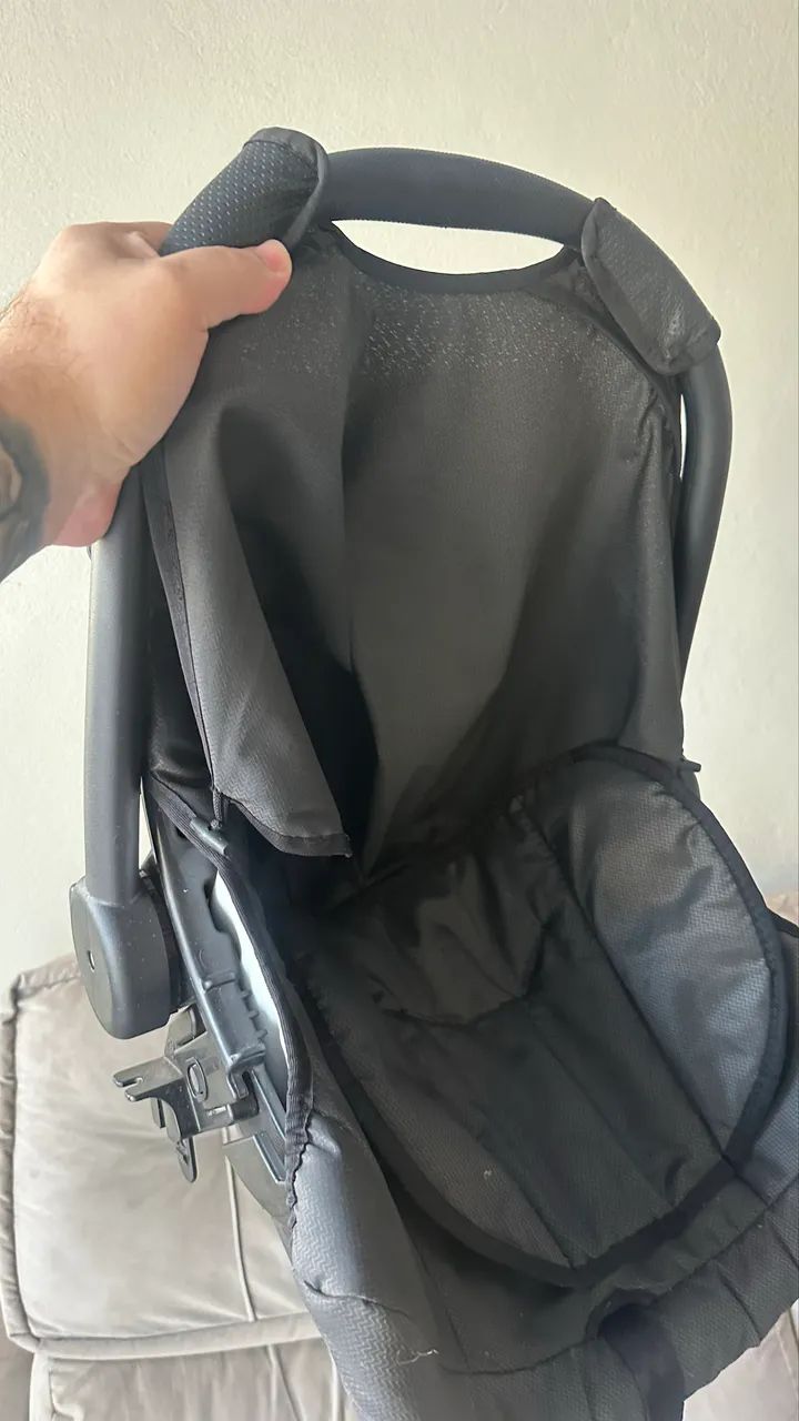 Vendo bebê conforto, chiqueirinho e fraldas  - Foto 2
