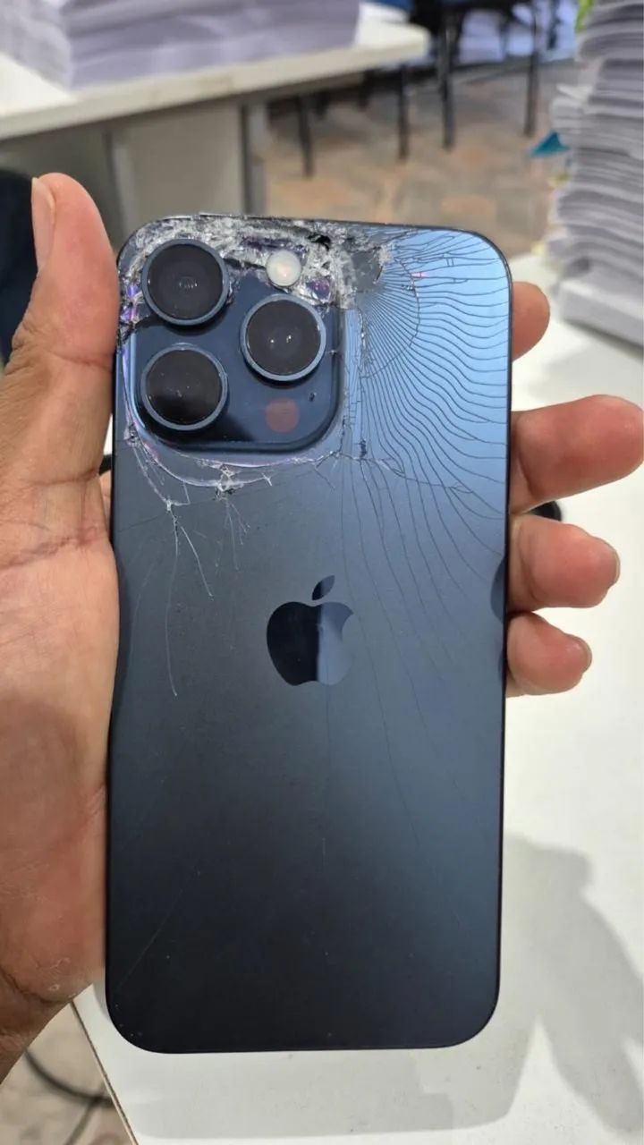 VENDE-SE - iPhone 15 Pro Max 256 GB (PARA CONSERTO OU RETIRADA DE PEÇAS) 