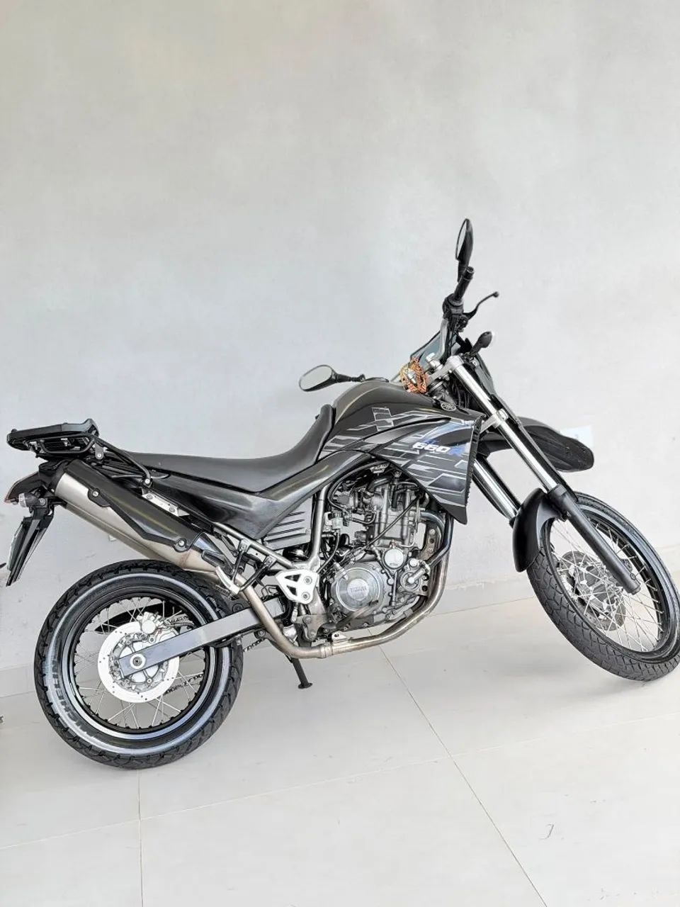 XT 660 2012 doc em dia 