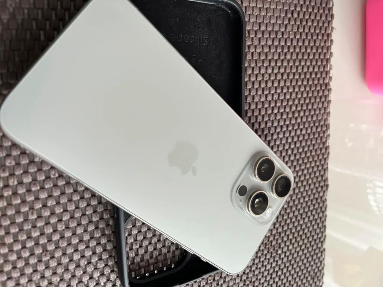 iPhone 15 Pro Max - Foto 2