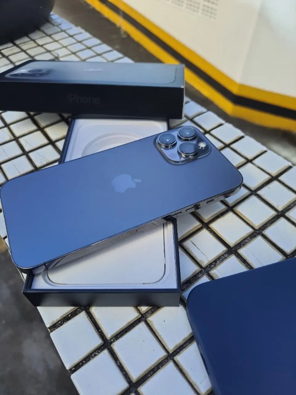 Iphone 13 pro max 128GB na caixa com capa e cabo