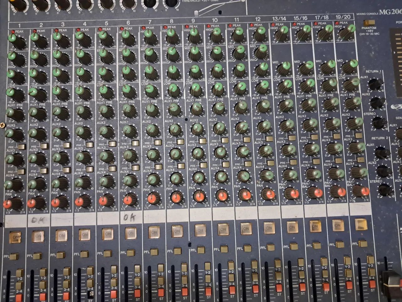 MESA DE SOM YAMAHA MG 206 c  - Foto 3