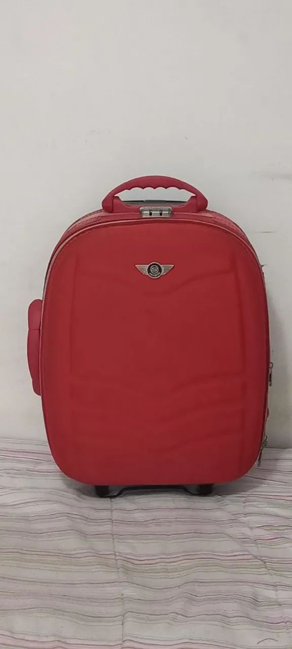 Mala de viagem média cor vermelha. Santino
