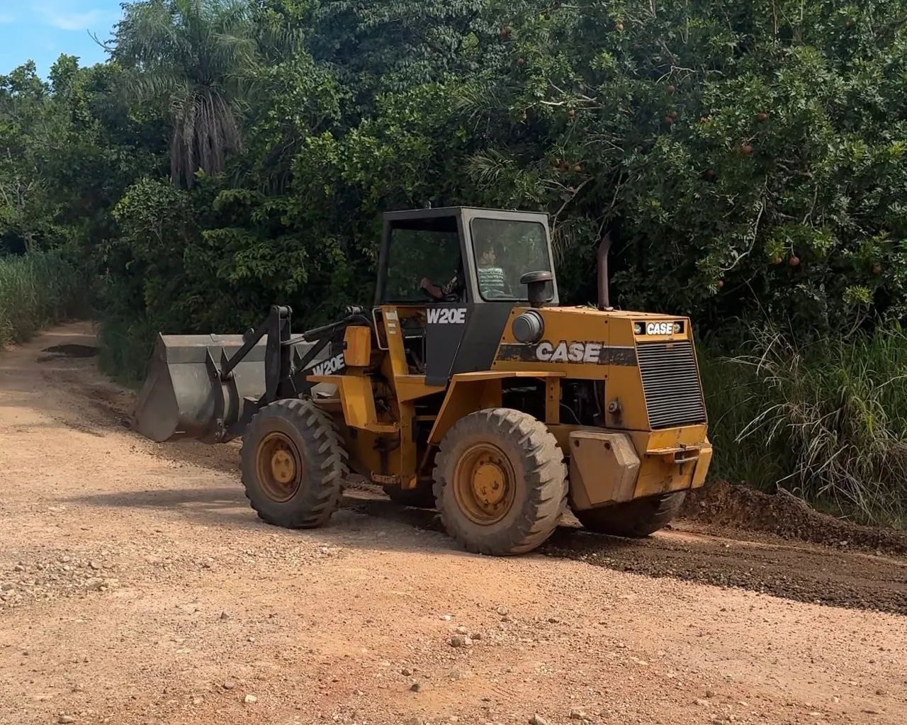 Pá carregadeira W20 CASE n cat Komatsu 924 wa200 New holand  - Foto 4