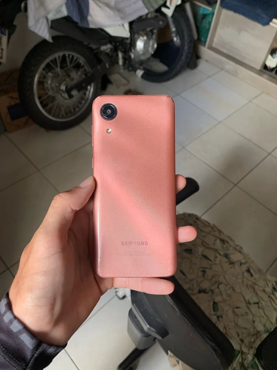 Celular pra ajeitar ou retirada de peças - Foto 2
