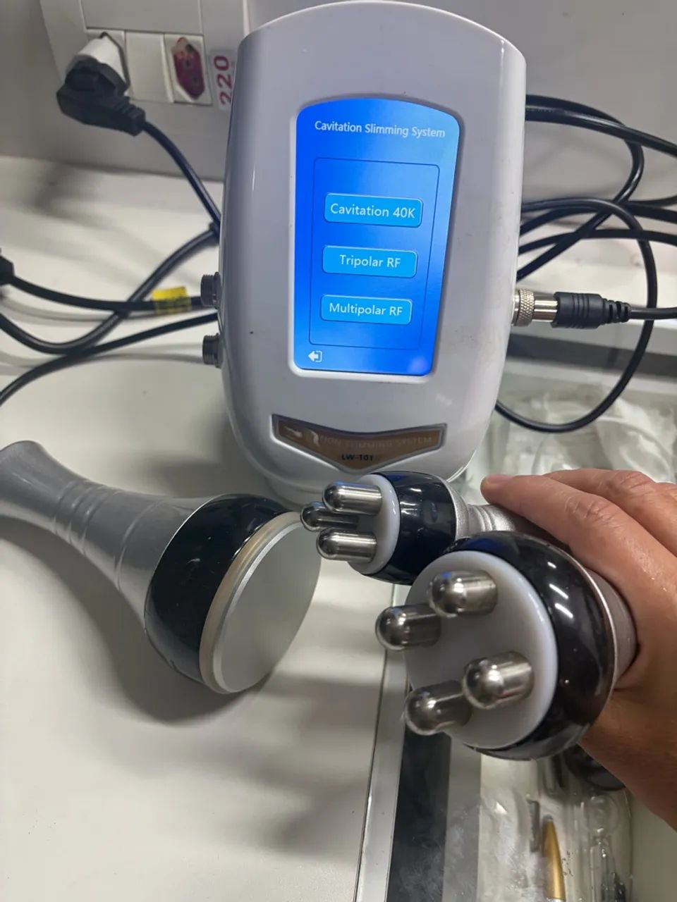 Maquina de lipocavitação 3 em 1 - Foto 2