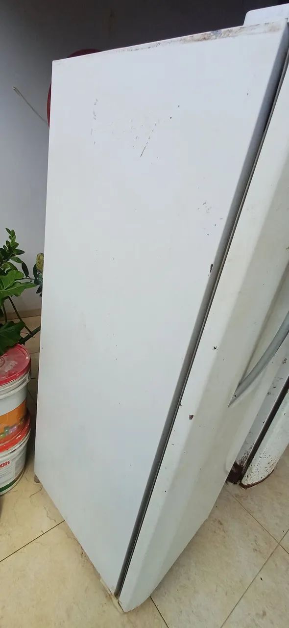 Vendo geladeira Eletrolux com defeito  - Foto 3