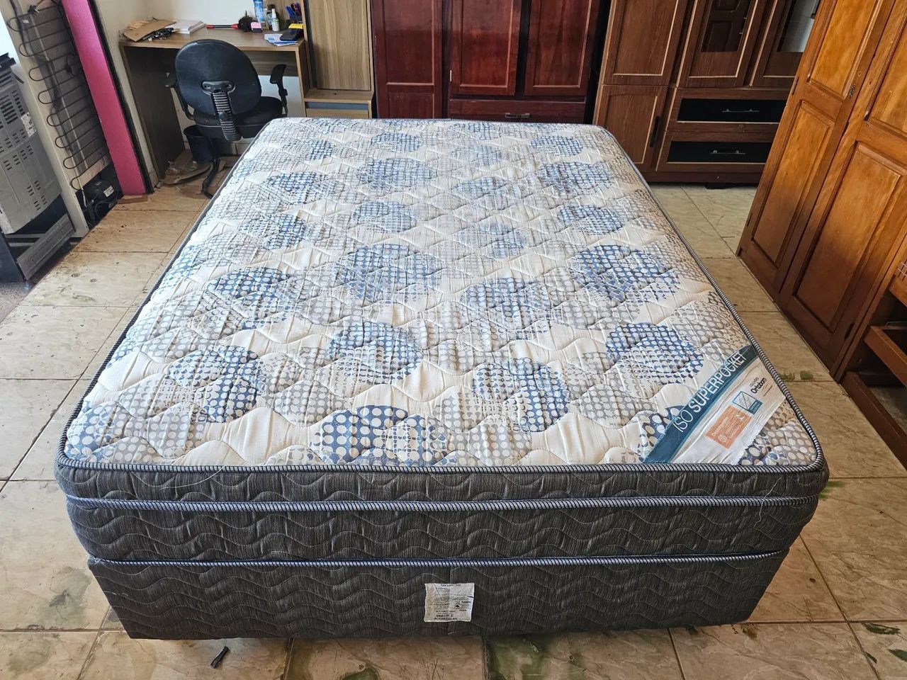 Cama box casal molas ensacada usada 