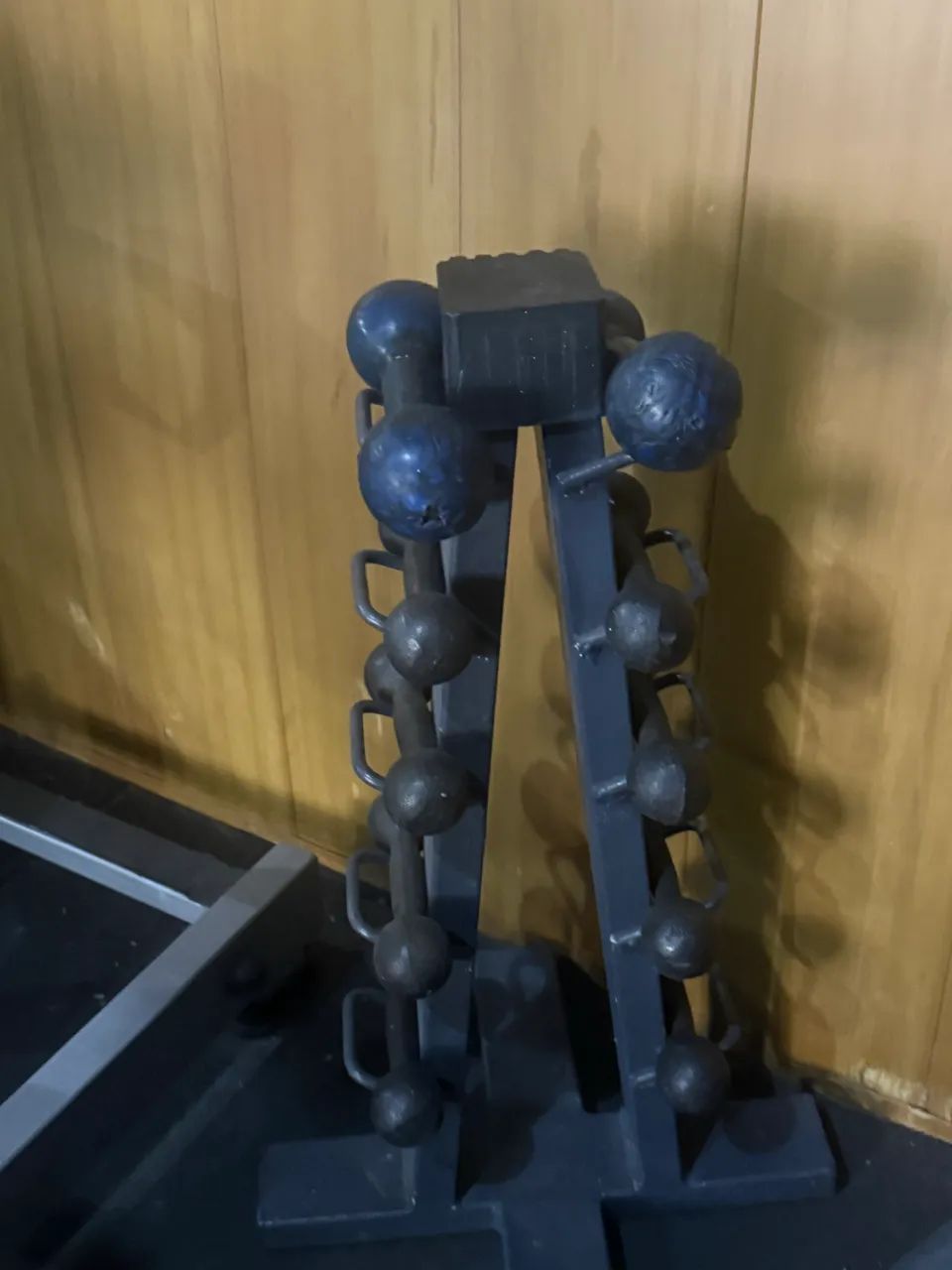 Torre com halter pares de 1 e 2kg