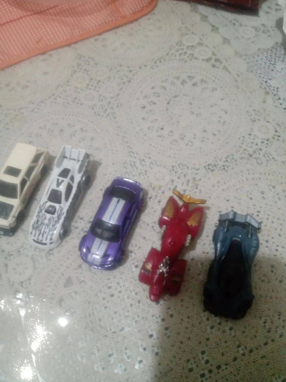 Kit com 5 carrinhos Hotwheels. - Foto 5
