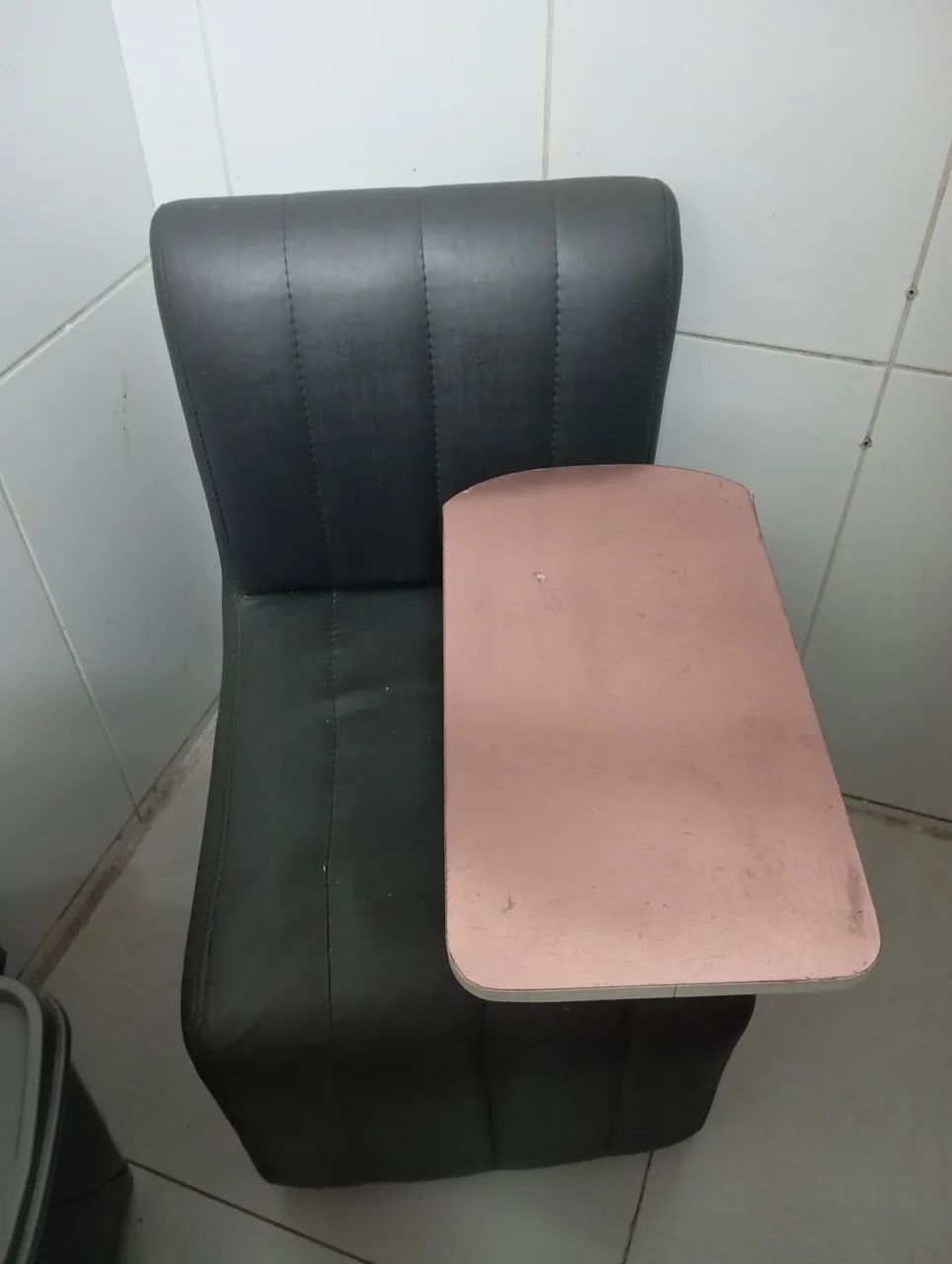Cadeira de Manicure com Apoio para Braço - Preta