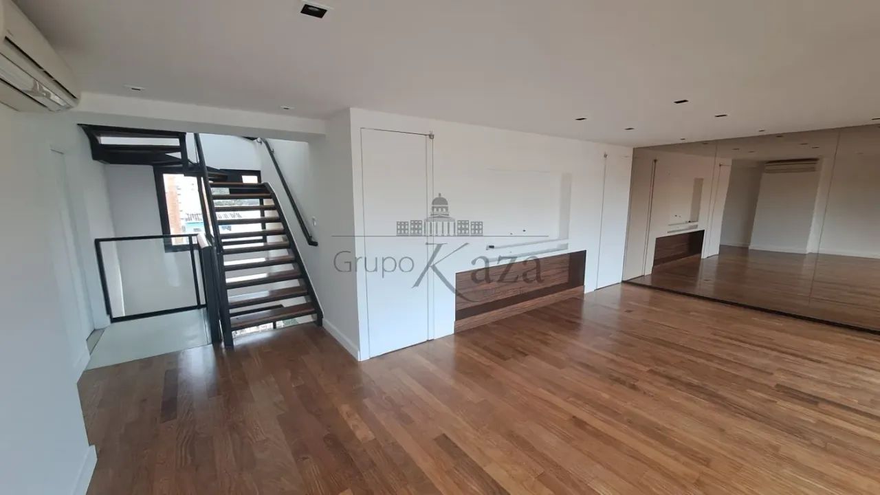 Cobertura Tríplex - Jardim Guedala - 2 Suítes - 222m². - Foto 2