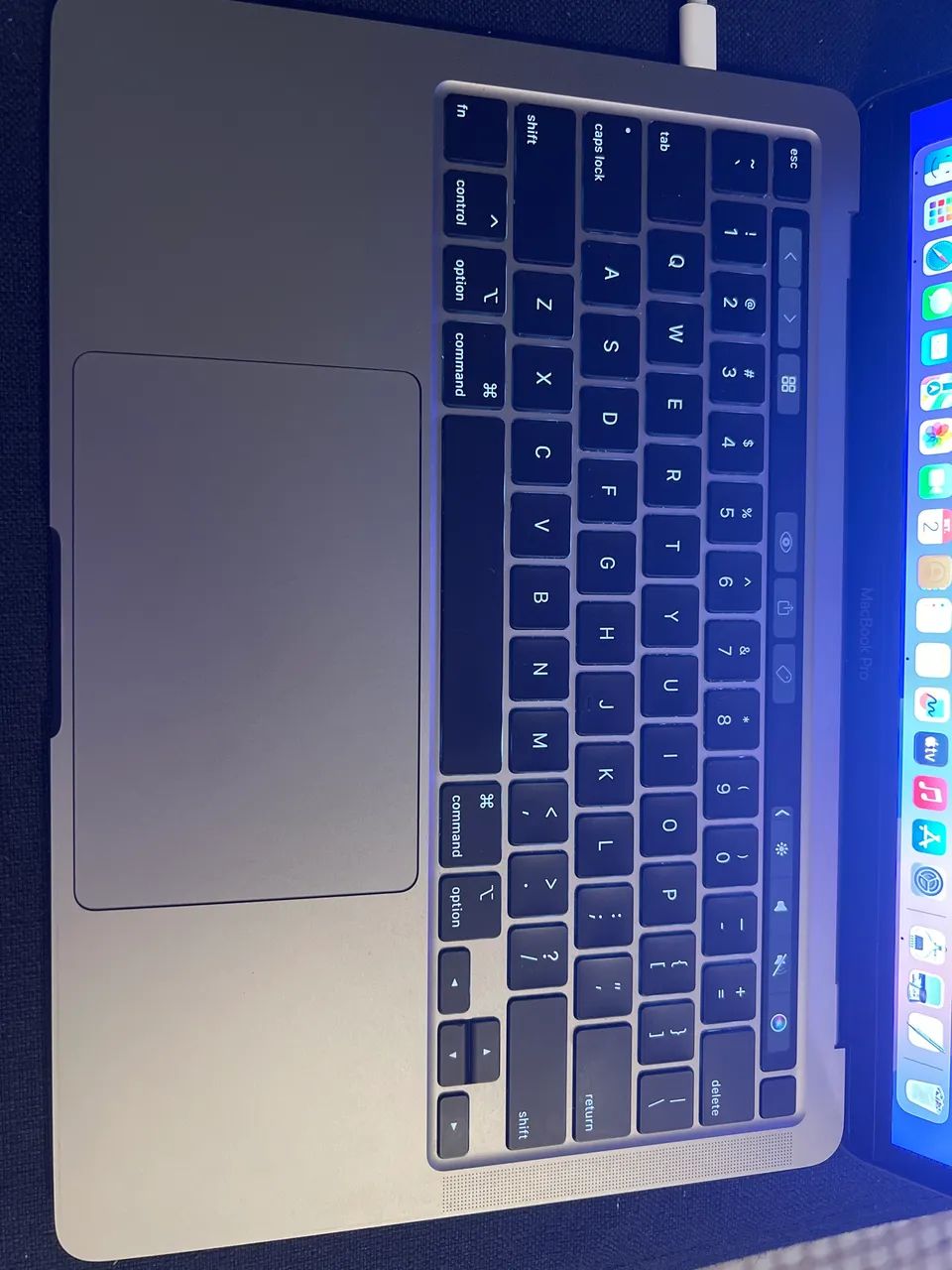 MACBOOK PRO 2020 - EXCELENTE COM TOUCHBAR - Foto 3